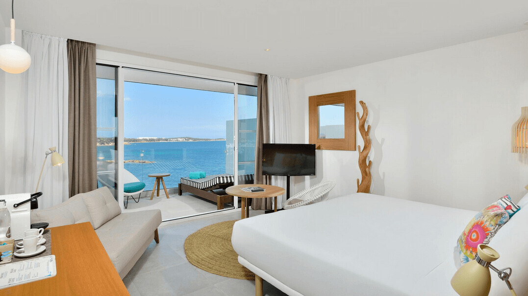 The Level Room Sea View